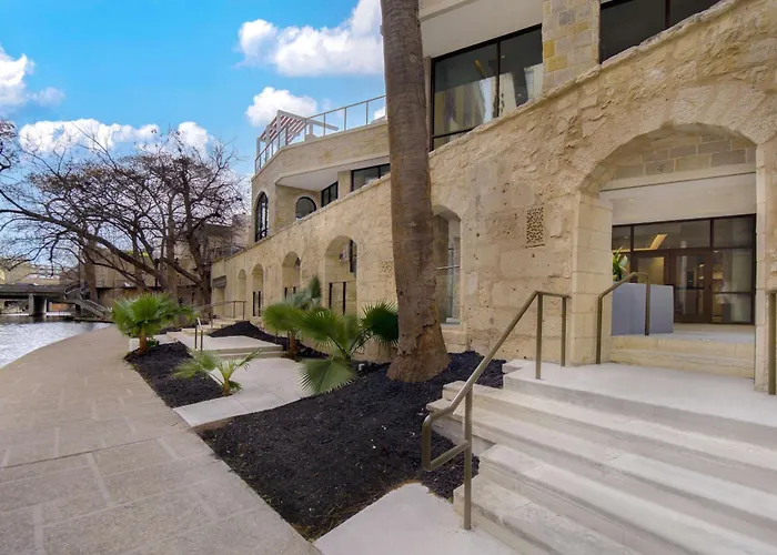 Hampton Inn & Suites On The San Antonio Riverwalk