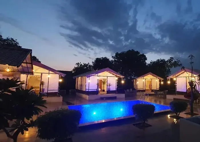 Vacation homes Luxury Farmhouse In Chhatarpur With Pool