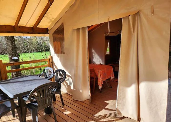 Hotel pres du College: Camping Du Lion