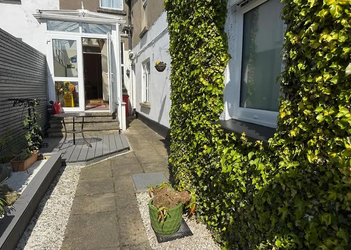 Guest house: Donnybrook Hall