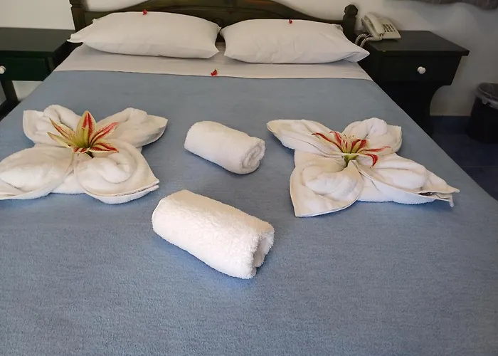 Hotels Close to Airport Siroco'S Rooms And Studios