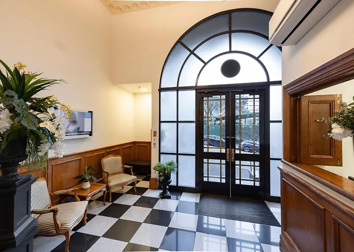 Quest On Eden Cbd Apartment