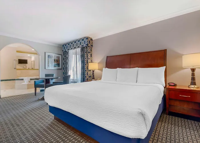 Best Western Plus Marina Shores