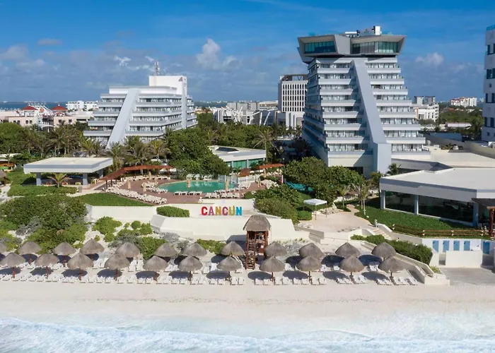 Pet Friendly hotel: Park Royal Beach Cancun
