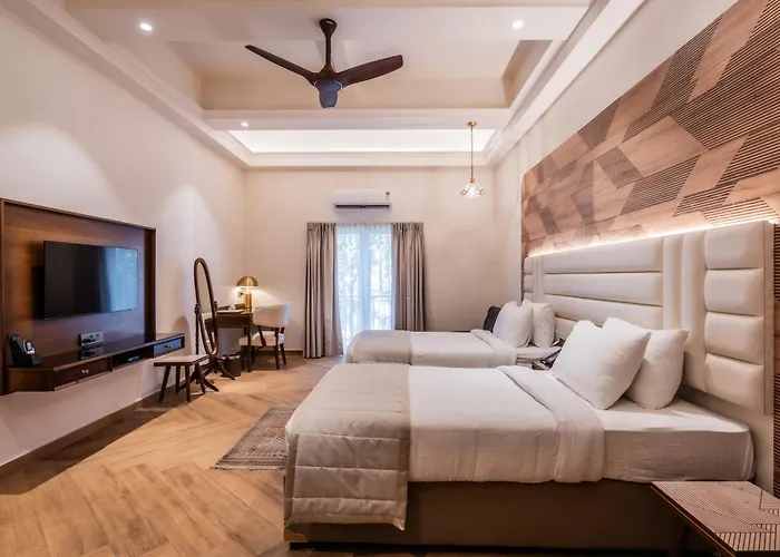 Pet Friendly hotel: Grand Hotel Mumbai - Ballard Estate, Fort