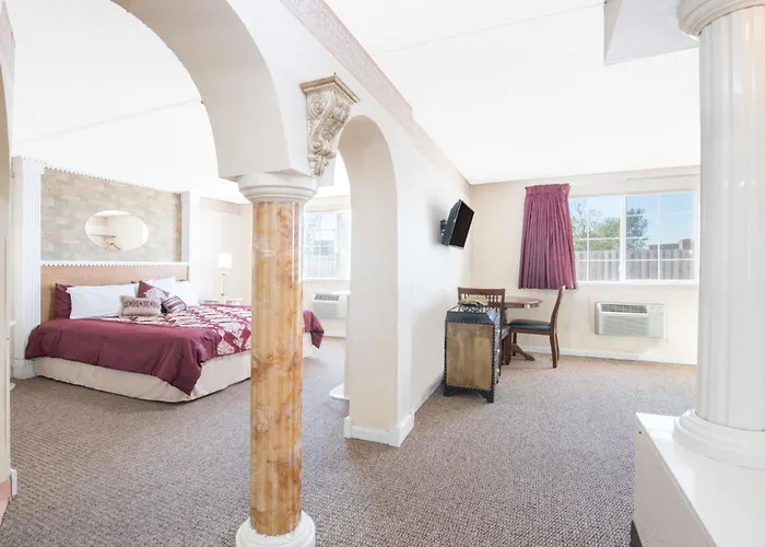 Knights Inn And Suites - Grand Forks