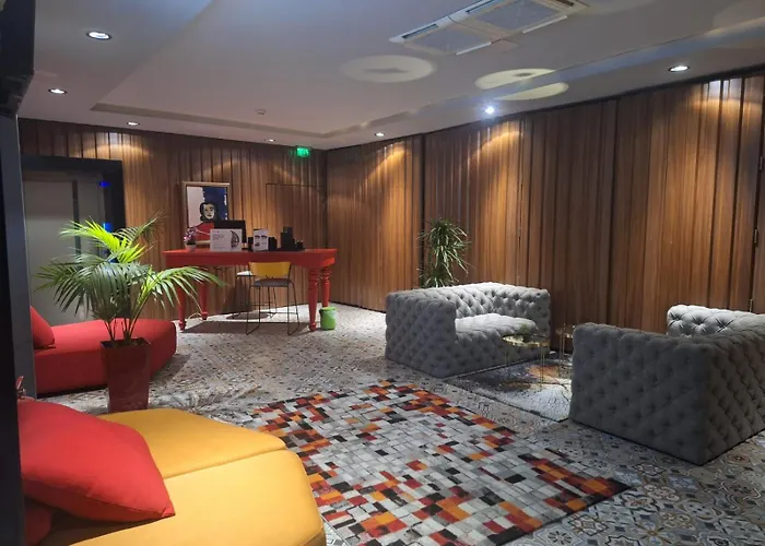 Hotel with view: Next Door Park