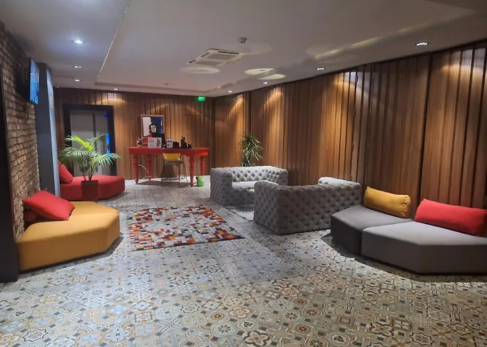 Hotel with view: Next Door Park