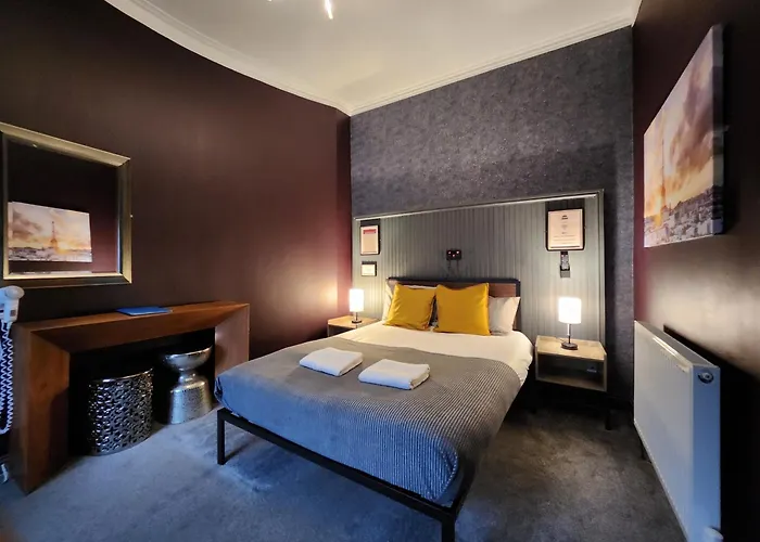  Frederick Douglass - Rooms In The City