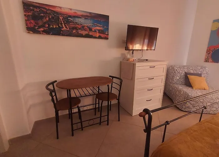 Morghen 88 Vomero Rooms