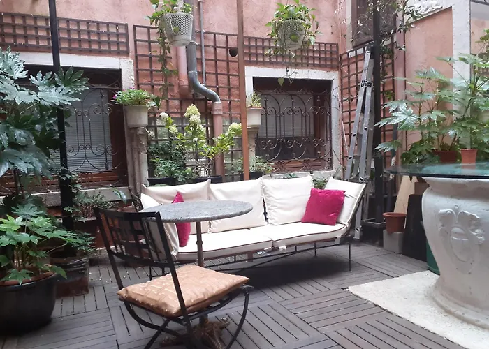 Honeymoon Suite On Grand Canal