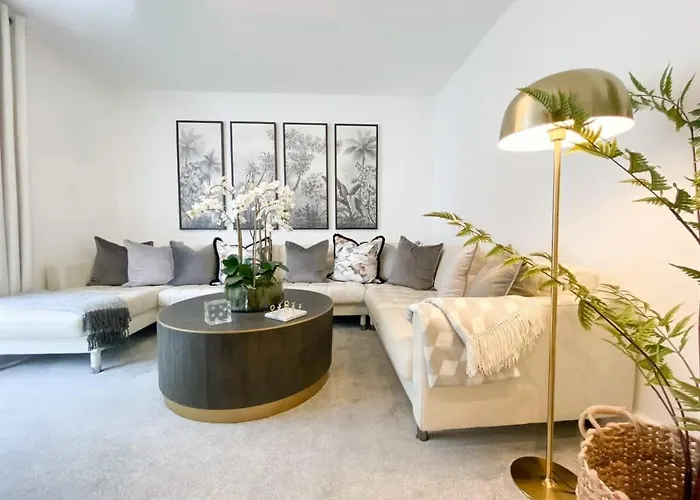 Host & Stay - The Charles Street House