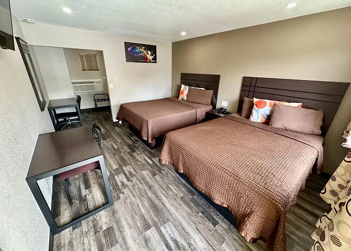 West Inn Nau - Downtown