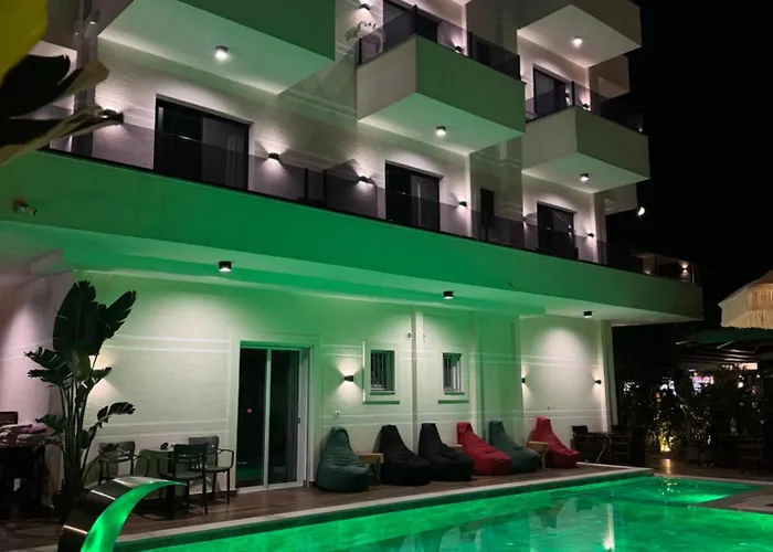 Hotel Con Piscina Eagle