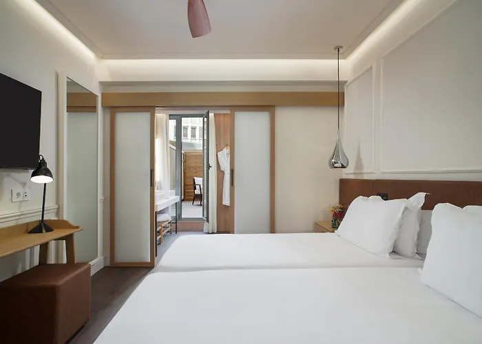 Airport Hotel: H10 Universitat (Adults Only)