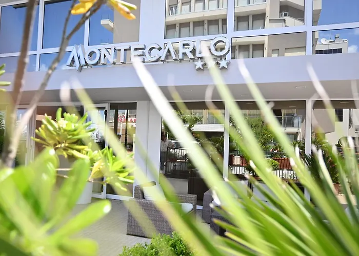 Hotel sulla spiaggia: Hotel B&B Montecarlo