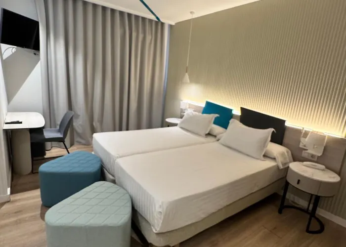 Self Catering: Hotel Mediterraneo Valencia