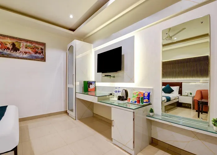 4 star hotel: Hotel Krishna Deluxe-By Rcg Hotels Near New Delhi Train Station