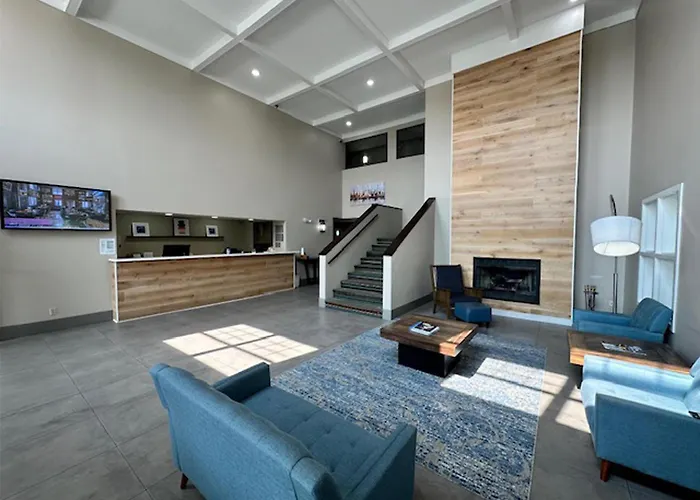 Hotel with pool: Best Western Harmony Inn Fort Dodge Iowa