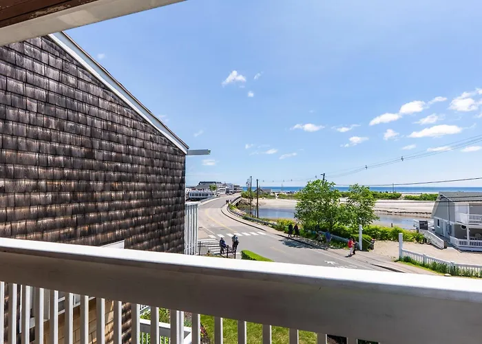 Luxury hotel only: Aspinquid Resort