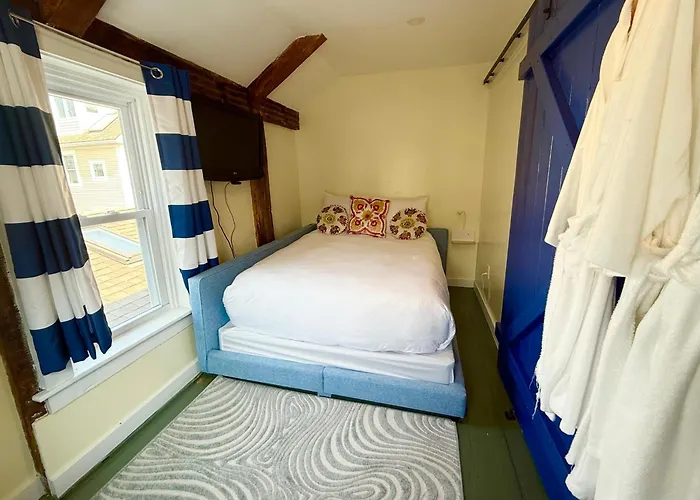 Guest house: Lotus Provincetown