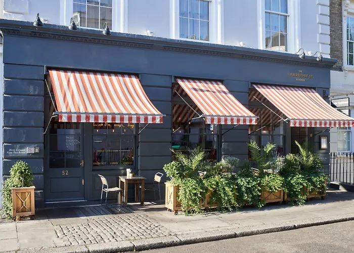 5 star hotel: Artist Residence London