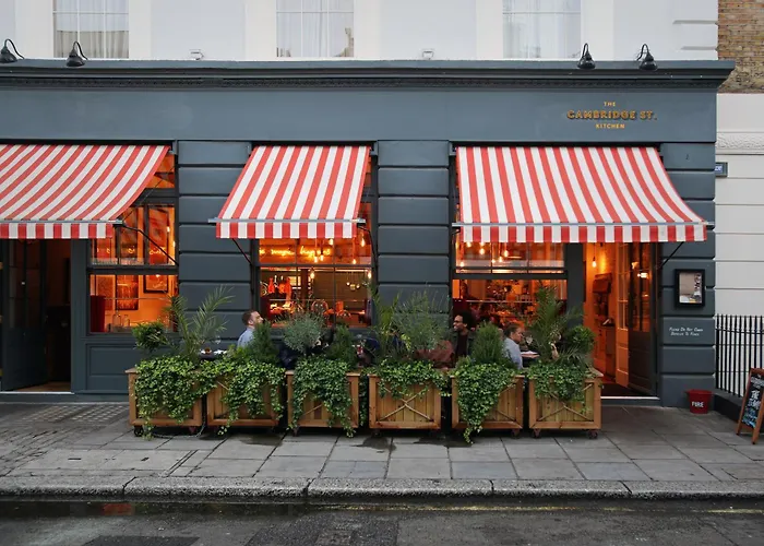 5 star hotel: Artist Residence London