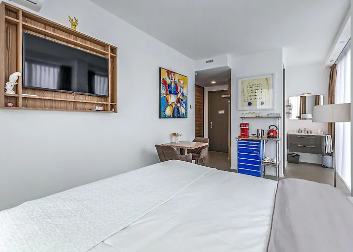 B&B: Black Jack Suites