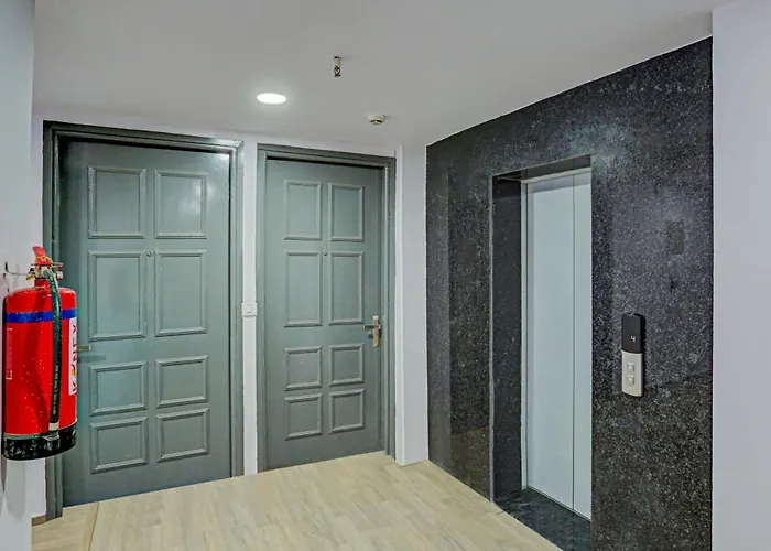 Central hotel: Collection O Hotel Shivam Inn