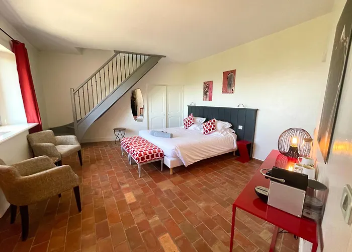Pet Friendly hotel: Domaine De L'Enclos