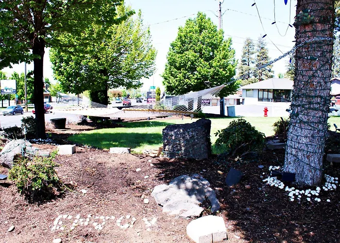 Motel: Cascade Lodge - Central Bend Retreat