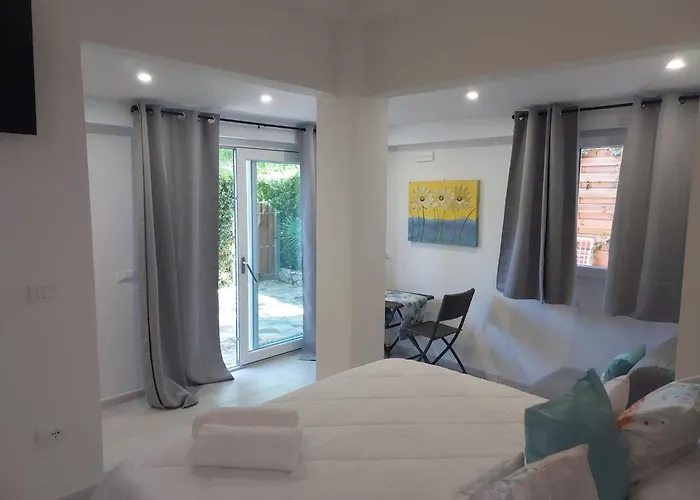 Appartamento : Elbaloves Appartaments Villa