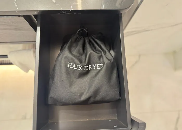 Revery Toronto Downtown, Curio Collection By Hilton