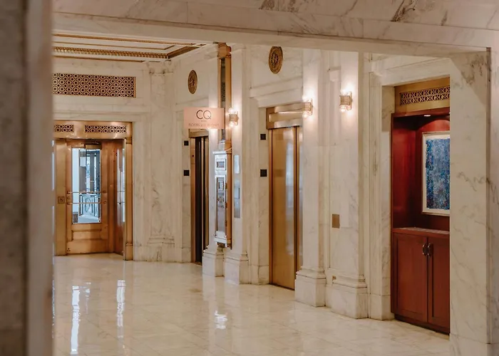 Beach hotel: River Hotel