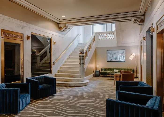 Beach hotel: River Hotel