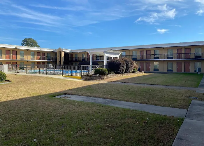 Motel: Quality Inn Elizabeth City Near University