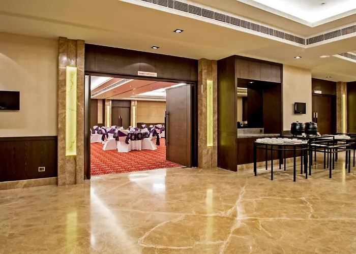 Luxury hotel only: Holiday Inn Amritsar Ranjit Avenue By Ihg