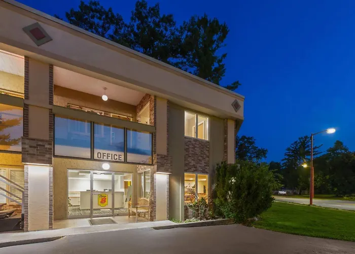 Cheap hotel: Super 8 By Wyndham Traverse City