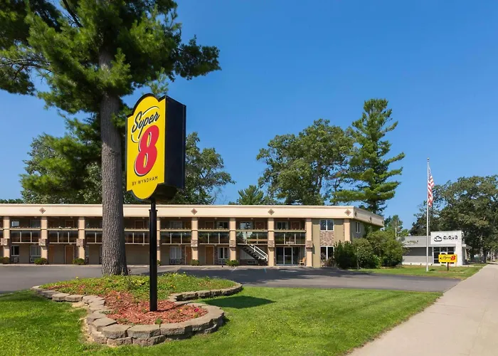 Cheap hotel: Super 8 By Wyndham Traverse City
