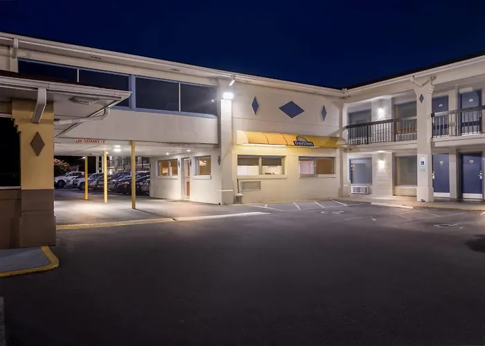 Motel: Days Inn By Wyndham Jacksonville Nc