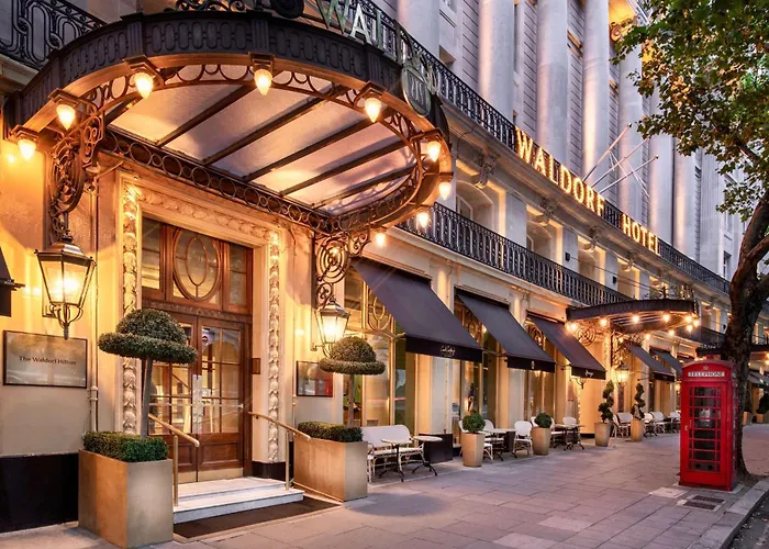 Hotel: The Waldorf Hilton