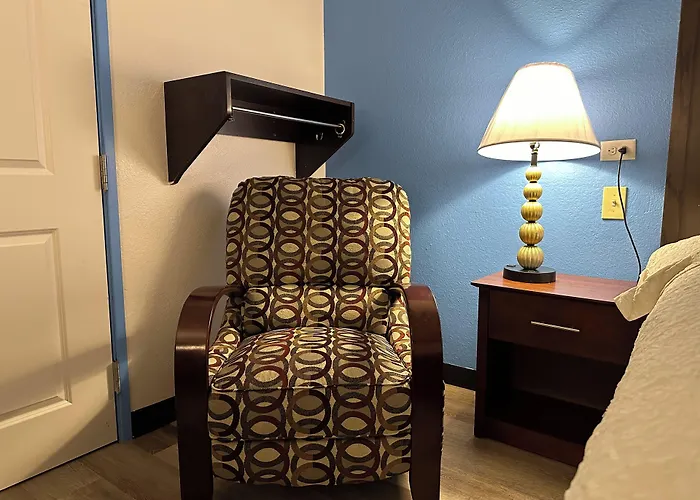 Motels American Inn & Suites Bishop Airport Flint