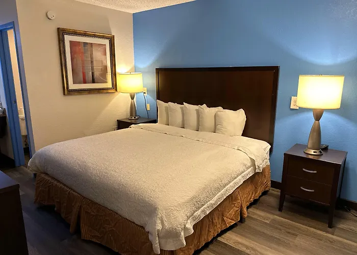 Motels American Inn & Suites Bishop Airport Flint
