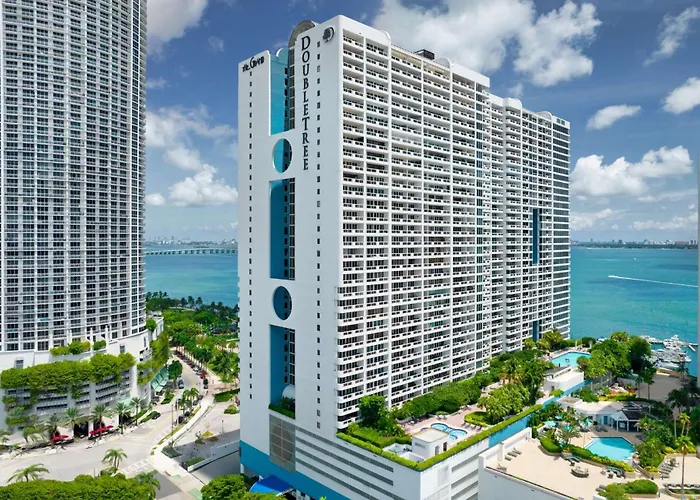 Hotel with pool: Doubletree By Hilton Grand Hotel Biscayne Bay