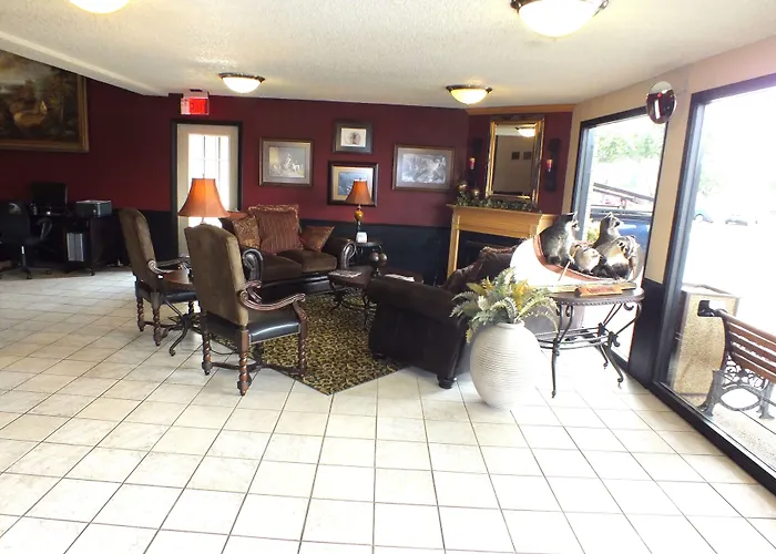 Hotel with pool: Days Inn By Wyndham Abilene