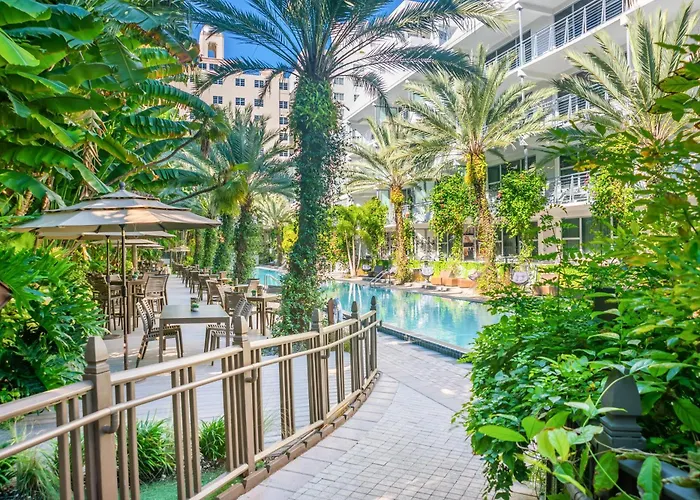 Animaux admis National , An Adult Only Oceanfront Resort