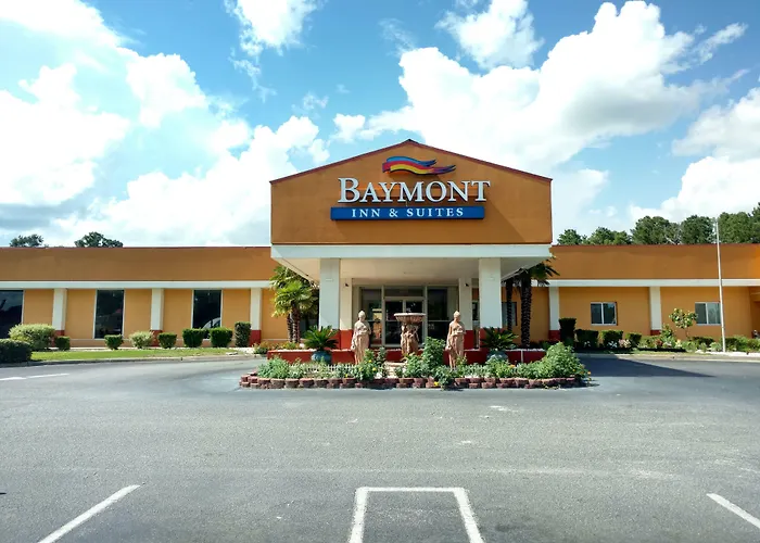 Pet Friendly hotel: Baymont By Wyndham Walterboro