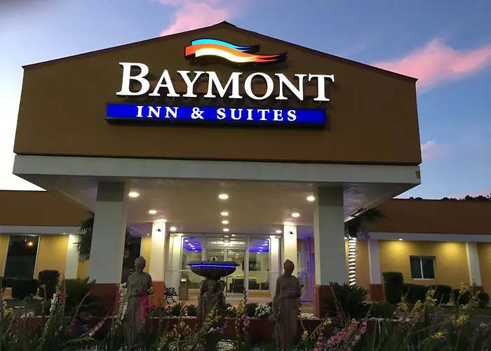 Pet Friendly hotel: Baymont By Wyndham Walterboro