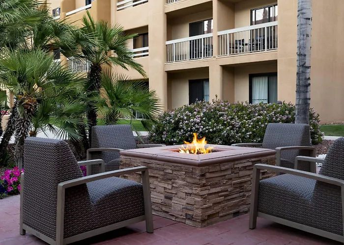 Courtyard By Marriott Palm Springs