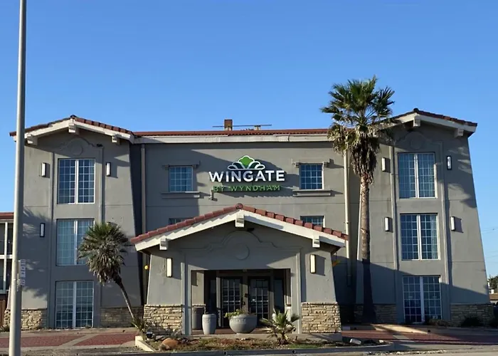 Pet Friendly hotel: Wingate By Wyndham Galveston Beachfront At The Seawall